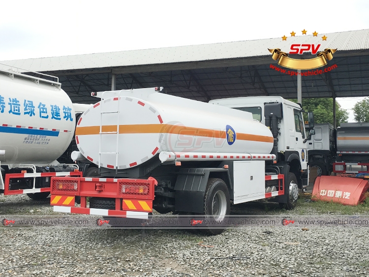 8,000 Litres Petroleum Bowser Sinotruk - RB 8,000 Litres Petroleum Bowser Sinotruk - RB